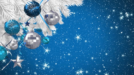 Digitale-Animation-Von-Weihnachtskugeln-Und-Sterndekorationen,-Die-Am-Weihnachtsbaum-Hängen