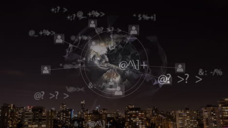 Animation-Der-Datenverarbeitung-Und-Rotierender-Globus-Mit-Netzwerk-Von-Verbindungen-über-Dem-Nächtlichen-Stadtbild