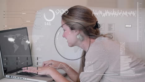 Animación-Del-Procesamiento-De-Datos-Sobre-Una-Mujer-Caucásica-Usando-Una-Computadora-Portátil