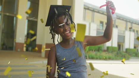 Animation-Von-Goldkonfetti-über-Einem-Glücklichen-Afroamerikanischen-Schuljungen-Im-Mörtelbrett-Mit-Diplom
