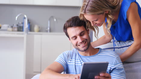 Couple-using-a-digital-tablet