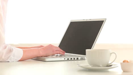 Woman-chatting-on-her-laptop