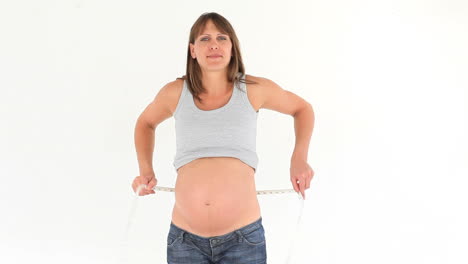 Pregnant-woman-measuring-her-belly