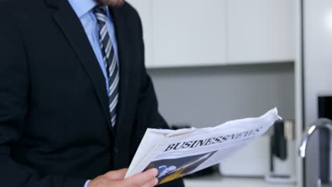 Businessman-reading-news