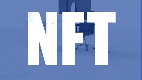 Animation-Eines-NFT-Textbanners-über-Einem-3D-Büroschreibtischmodell-Vor-Blauem-Hintergrund