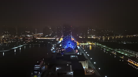 Aerial-view-backwards-over-the-fog-covered-Navy-pier,-calm-evening-in-Chicago