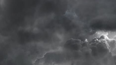 Nubes-De-Tormenta-Oscuras-Y-Relámpagos