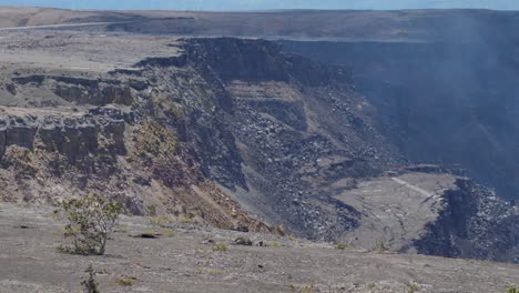 Birds-flying-around-the-active-eruption-at-the-Kilauea-volcanic-crater