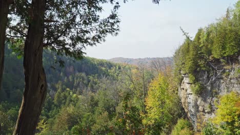 Blick-Auf-Die-Landschaft-Von-Milton-An-Einem-Sonnigen-Tag-Im-Herbst