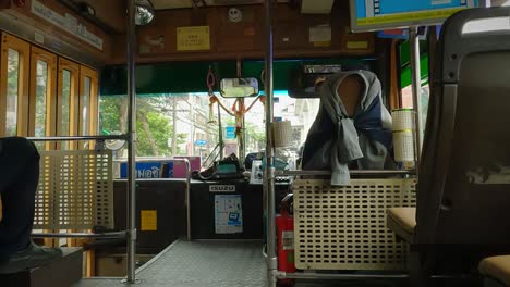 Innenaufnahme-Eines-Lokalen-Stadtbusses-In-Bangkok,-Thailand