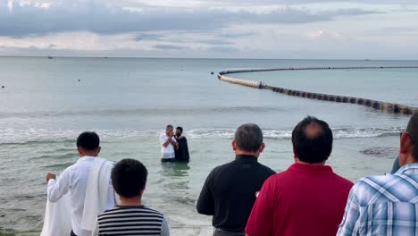Taufe-In-Mexiko-Am-Meer,-Christliche-Gottweihung