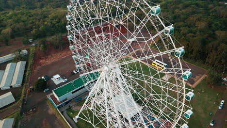 'Yup-Star'-Ferris-wheel-in-Foz-do-Iguaçu,-Brazil
