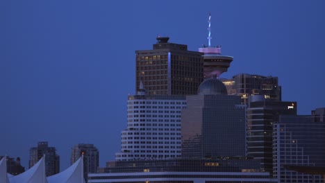 Rascacielos-De-La-Ciudad-De-Vancouver-Al-Amanecer,-Columbia-Británica,-Canadá-Estático