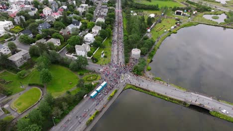 Above-Reykjavik-marathon-at-Tjörnin-lake,-people-gathering-for-event