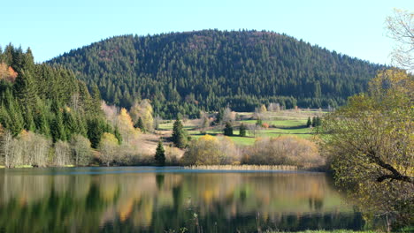 Mountain-lake-in-autumn-day