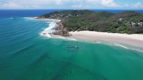 The-Pass-Between-Beaches-Of-Wategos-And-Clarkes-In-Byron-Bay,-New-South-Wales,-Australia