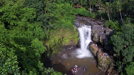 Aerial-View-of-Tegenungan-Waterfall-With-Tourists-In-Bali,-Indonesia