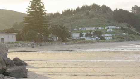 Ländlicher-Sonnenuntergang-An-Der-Küste-Neuseelands-Am-Strand-Im-Wairarapa