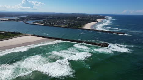Richmond-River-Entrance-Near-Lighthouse-Beach-In-Ballina,-New-South-Wales,-Australia
