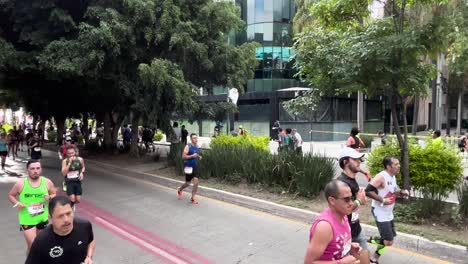 slow-motion-shot-of-people-running-the-mexico-city-marathon-in-Polanco-at-morning