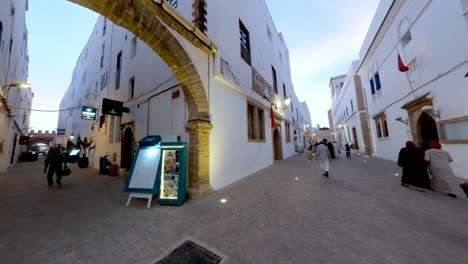 Essaouira,-Marokko:-Die-Geschichte-Von-Essaouira-Ist-In-Seiner-Architektur-Verankert-Und-Seine-Märkte-Sind-Das-Pulsierende-Herz-Einer-Stadt,-Die-Schon-Immer-Ein-Zentrum-Des-Handwerks-War