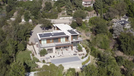 4K-drone-shot-of-large-modern-estate-in-Beverly-Hills-California
