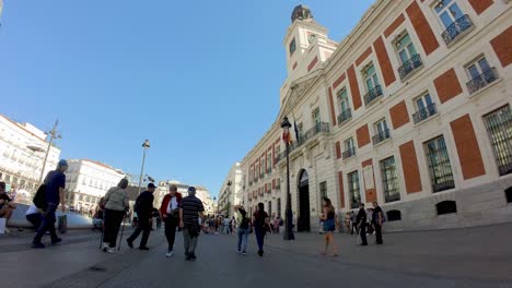 Spanien:-Unsere-Unglaubliche-Aufnahme-Zeigt-Das-Herz-Von-Madrid,-Von-Der-Berühmten-Gran-Via-Bis-Zu-Anderen-Belebten-Straßen,-Und-Bietet-Einen-Vorgeschmack-Auf-Die-Fesselnde-Atmosphäre-Der-Stadt