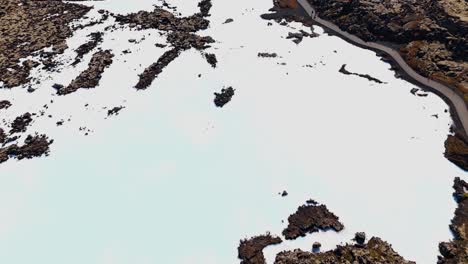 Luftaufnahme-Des-Berühmten-Blue-Lagoon-Spa-In-Der-Isländischen-Landschaft