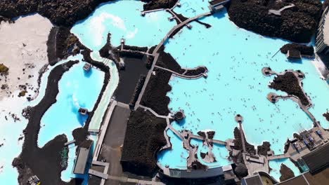 Top-down-shot-of-tourists-relaxing-in-the-Blue-Lagoon-Thermal-spa-in-Reykjavik
