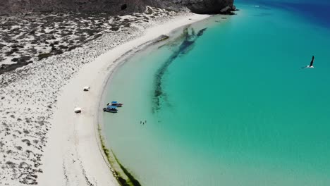 Stunning-slow-motion-view-of-the-most-beautiful-beach-in-Mexico,-Playa-Balandra,-in-La-Paz,-Mexico