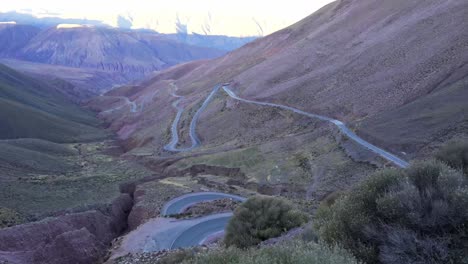 Erkundung-Der-Cuesta-Del-Lipan:-Der-Malerischen-Route,-Die-Purmamarca-Mit-Salinas-Grandes-In-Der-Argentinischen-Provinz-Jujuy-Verbindet