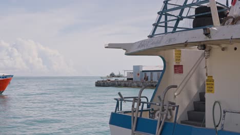 Barcos-Estacionados-En-El-Puerto-De-Saipan.
