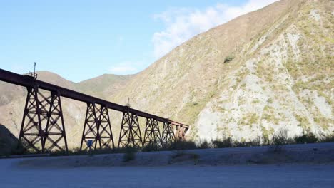 El-Toro-Brücke,-Eine-Schlucht-Zwischen-Der-Stadt-Campo-Quijano,-Salta,-Argentinien