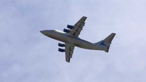An-Old-Summit-Air-Bae-Avro-RJ85-Airplane-Flying-Overhead-TRACK