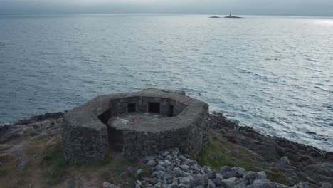 Küstenbatterie-Der-Marine-Im-Fort-Skrolsvik-In-Stonglandseidet,-Norwegen