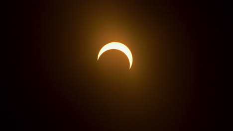 Annular-Solar-Eclipse-timelapse-after-totality,-the-sun-and-moon-move-away-from-each-other