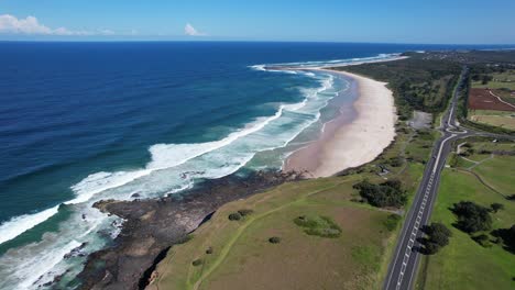 The-Coast-Road-On-The-Shore-Of-Sharpes-Beach-In-Ballina,-New-South-Wales,-Australia