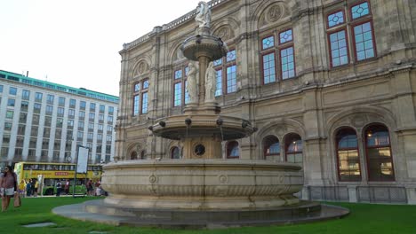 Huge-Water-Fountain-near-Vienna-State-Opera