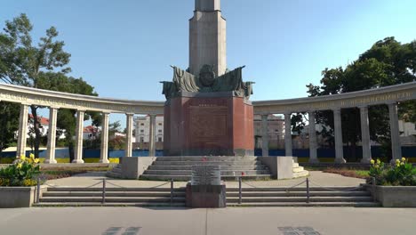 Sowjetisches-Kriegerdenkmal-In-Wien,-Früher-Bekannt-Als-Heldendenkmal-Der-Roten-Armee