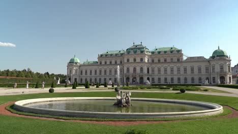 Fountain-in-Upper-Belvedere-Palace-Gardens-on-a-Sunny-Day