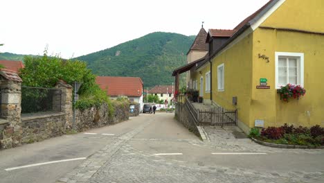 People-Walking-Street-of-old-town-of-Weisskirchen,-in-the-Wachau-region-of-Austria