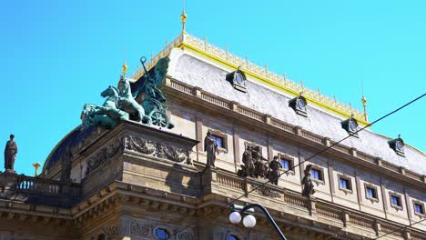 Triga-statue,-horse-drawn-carriage-on-the-roof-of-the-Prague-Theater-on-a-sunny,-clear-day
