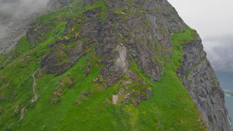 Sherpa-steps-in-steep-mountainside-of-popular-hiking-trail,-Reinebringen