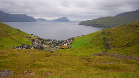Panorama-Der-Insel-Koltur-Vom-Dorf-Kvivik-Auf-Der-Tallandschaft-Auf-Den-Färöer-Inseln