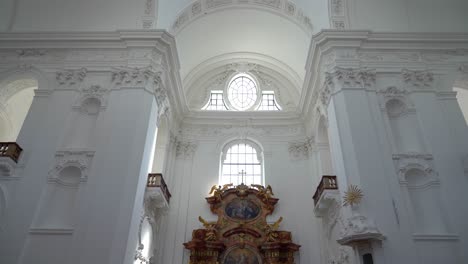 Ampliar-El-Interior-De-La-Kollegienkirche.