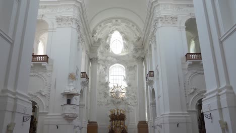 Alejar-El-Altar-De-La-Kollegienkirche