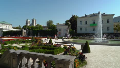 Panoramablick-Auf-Die-Wunderschönen-Gärten-Und-Statuen-Des-Mirabellschlosses