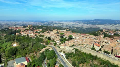 Volterra:-Ein-Blick-Per-Drohne-In-Das-Etruskische-Und-Mittelalterliche-Toskanische-Italien