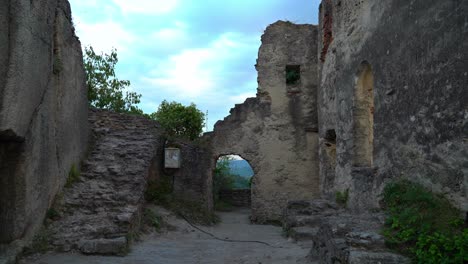 Stone-Ruins-of-Durnstein-castle-in-Durnstein