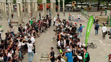 GSD-Go-Skateboarding-Day,-skateboarder-jumping-competition-in-Medellin